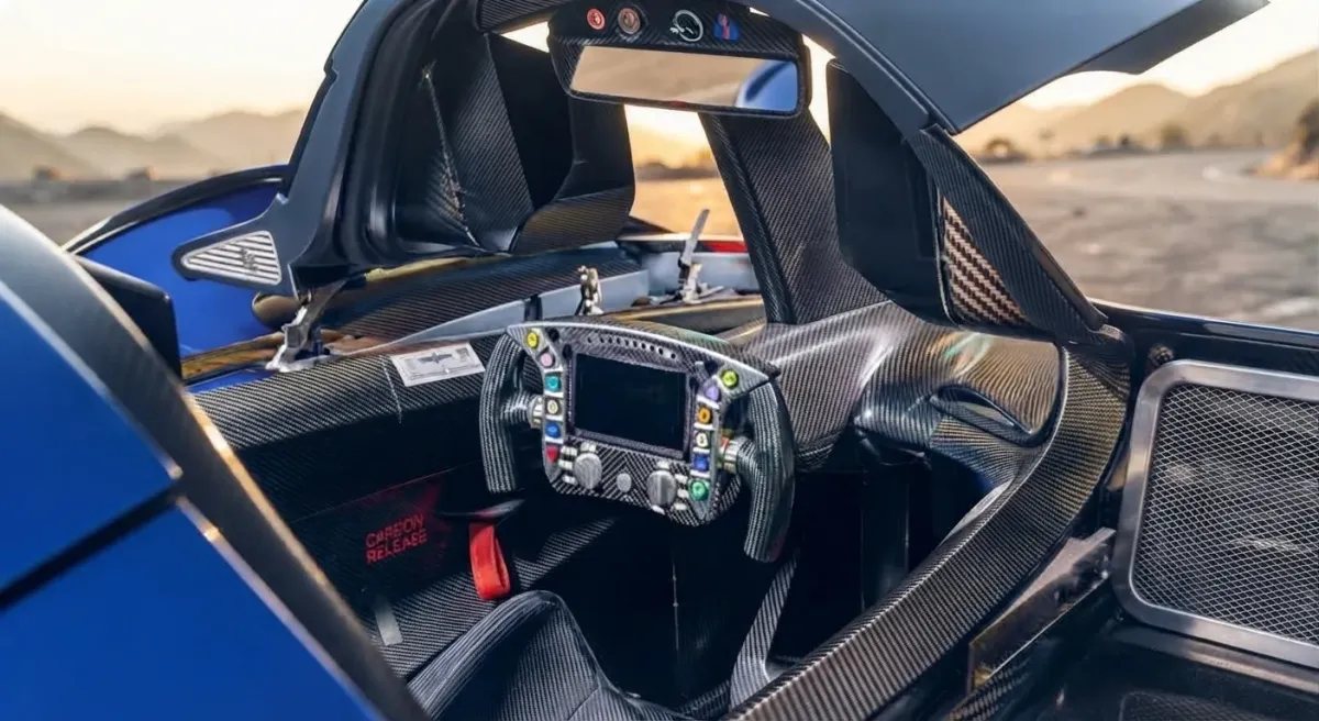 McLaren Solus GT parte interior en fibra de carbono